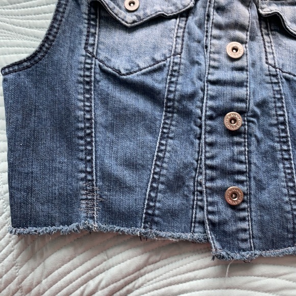 Cropped Jean Vest - Picture 6 of 6